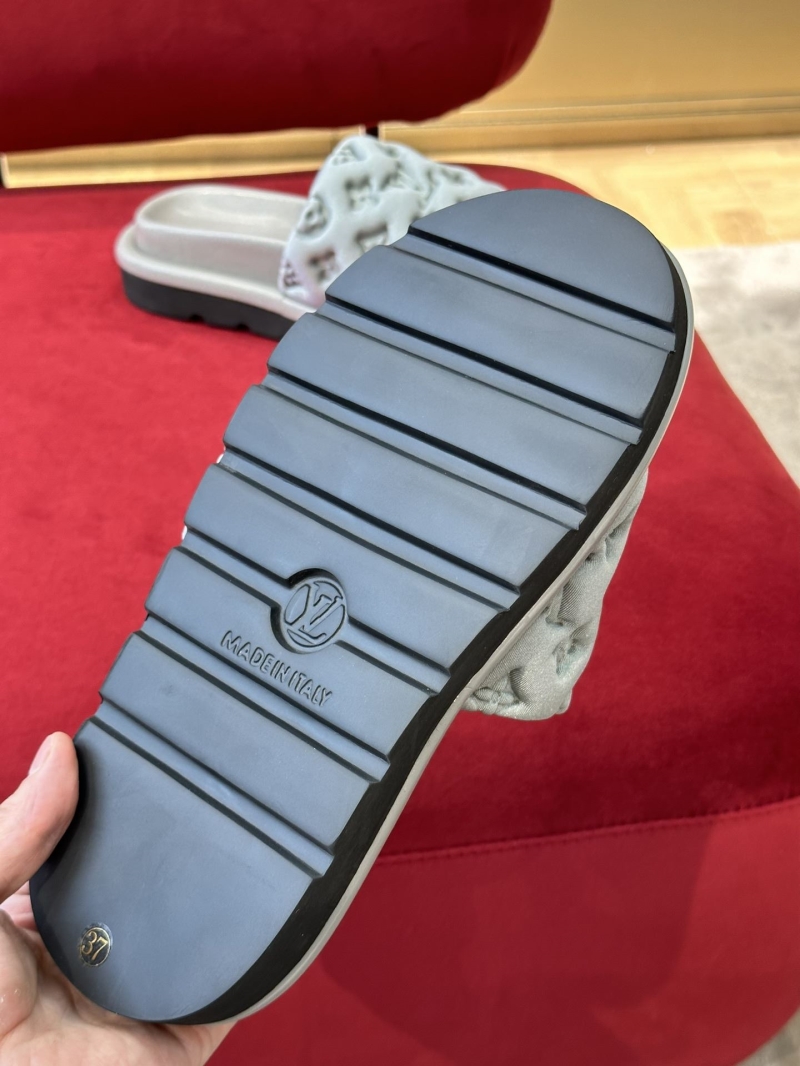 l0vis Vvtt0n slippers